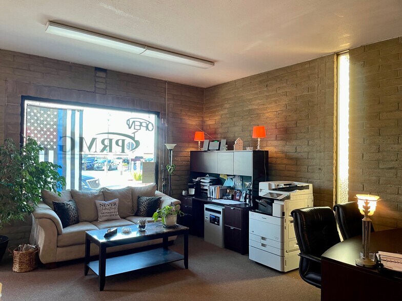 More Photos Of 990 Tulare St, Newman Office For Lease