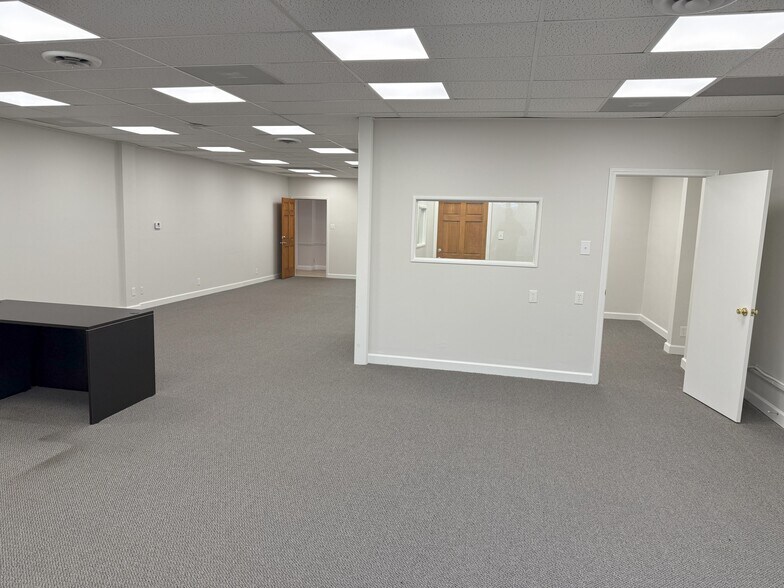 More Photos Of 9651 Clayton Rd, Saint Louis Office For Lease