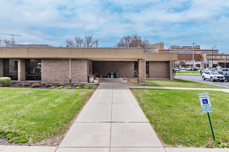 More Photos Of 2201 Glenwood Ave, Joliet Medical For Lease