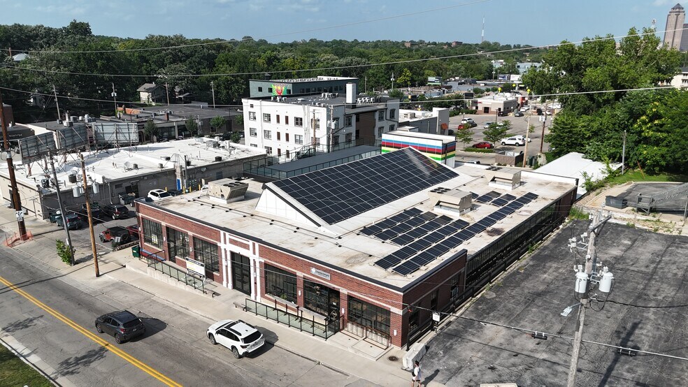 More Photos Of 515 28th St, Des Moines Storefront For Lease
