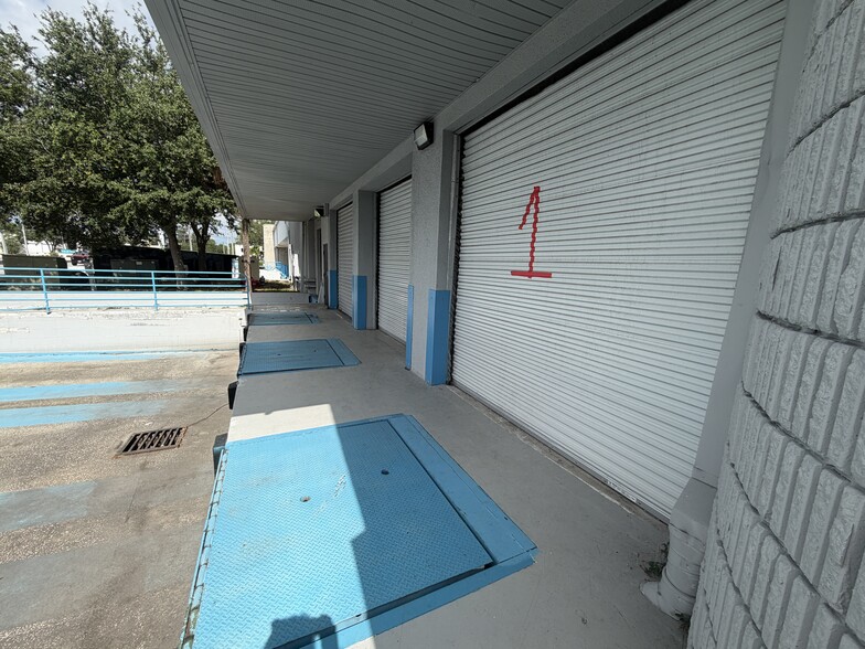More Photos Of 12105 N 28th St, Saint Petersburg Warehouse For Lease