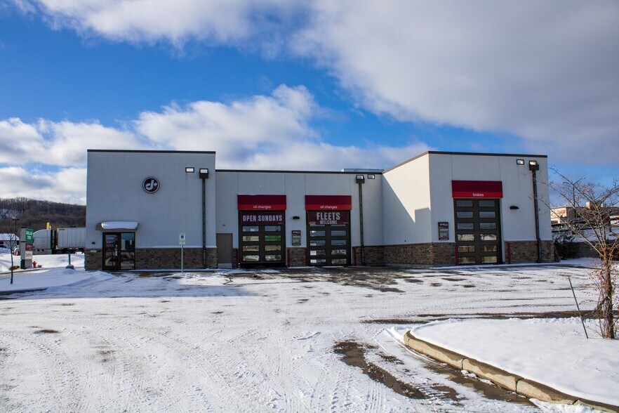 More Photos Of 152460 Valley Inn Way, Wausau Auto Repair For Sale