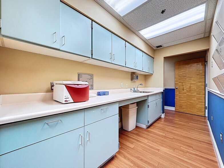 More Photos Of 11373 Cortez Blvd, Brooksville Medical For Sale