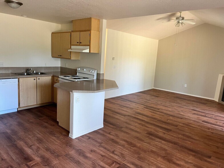 More Photos Of 4821 NE 110th Ave, Vancouver Apartments For Sale