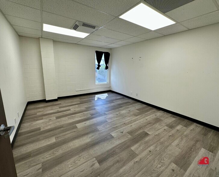 More Photos Of 9851 Owensmouth Ave, Chatsworth Warehouse For Lease