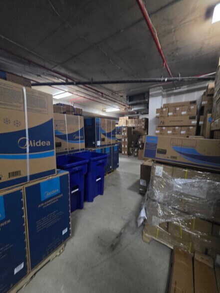 More Photos Of 15815 Union Tpke, Flushing Storefront Retail Residential For Sale