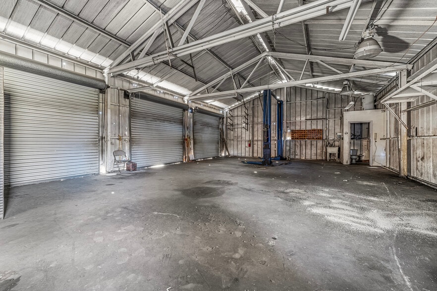 More Photos Of 605 US Highway 80 W, Savannah Auto Repair For Sale