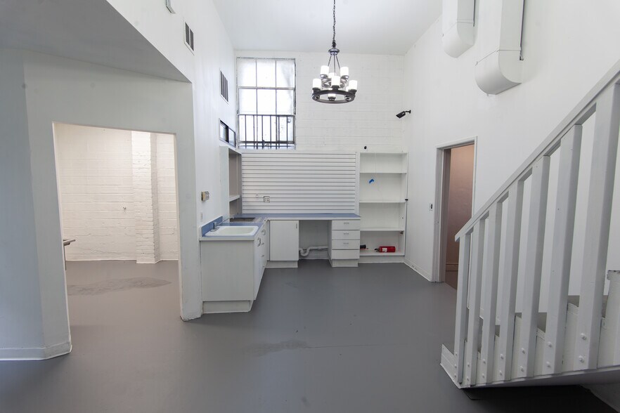 More Photos Of 1200-1218 N Killingsworth St, Portland Storefront For Sale