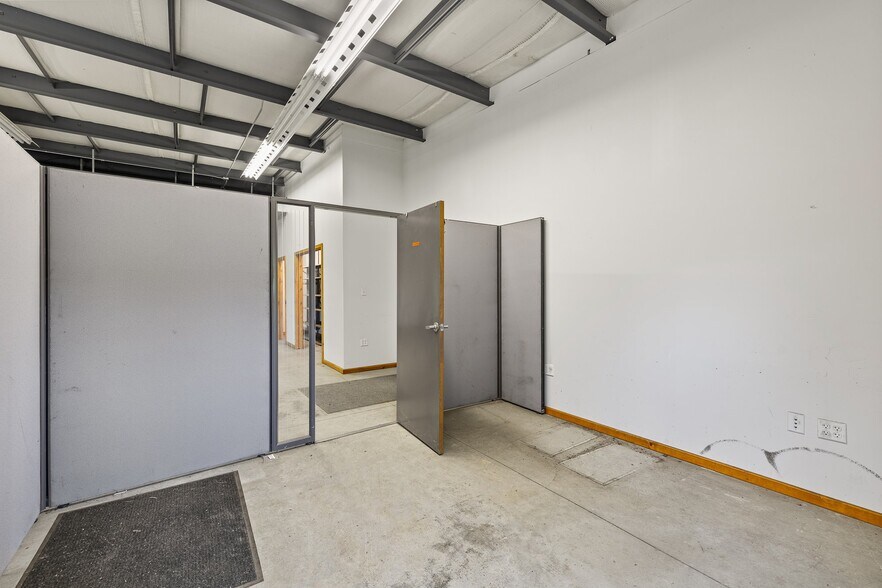 More Photos Of 9505 Emahiser rd, Caledonia Distribution For Sale