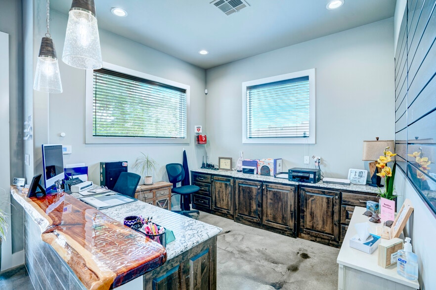 More Photos Of 5805 Starnes Rd, Watauga Office For Sale