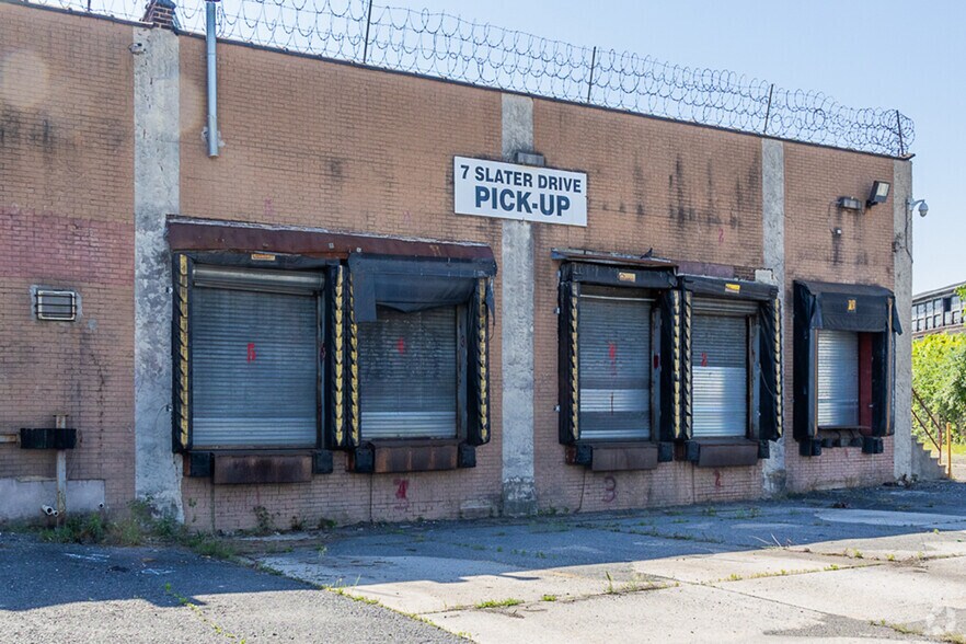 More Photos Of 7 Slater Dr, Elizabeth Warehouse For Lease