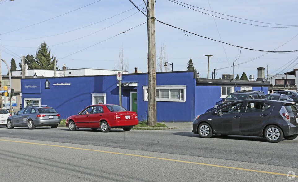 More Photos Of 948-950 12th St, New Westminster Storefront For Lease