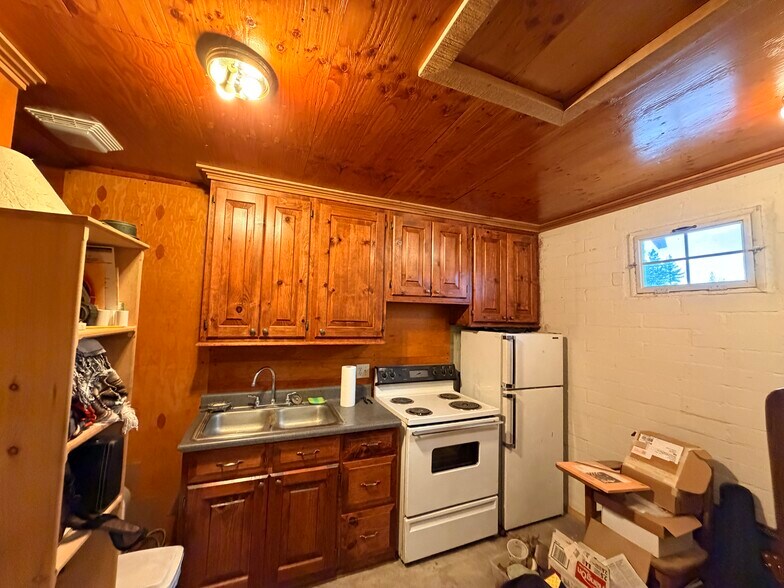 More Photos Of 54225 Pine Crest, Idyllwild-Pine Cove General Retail For Sale