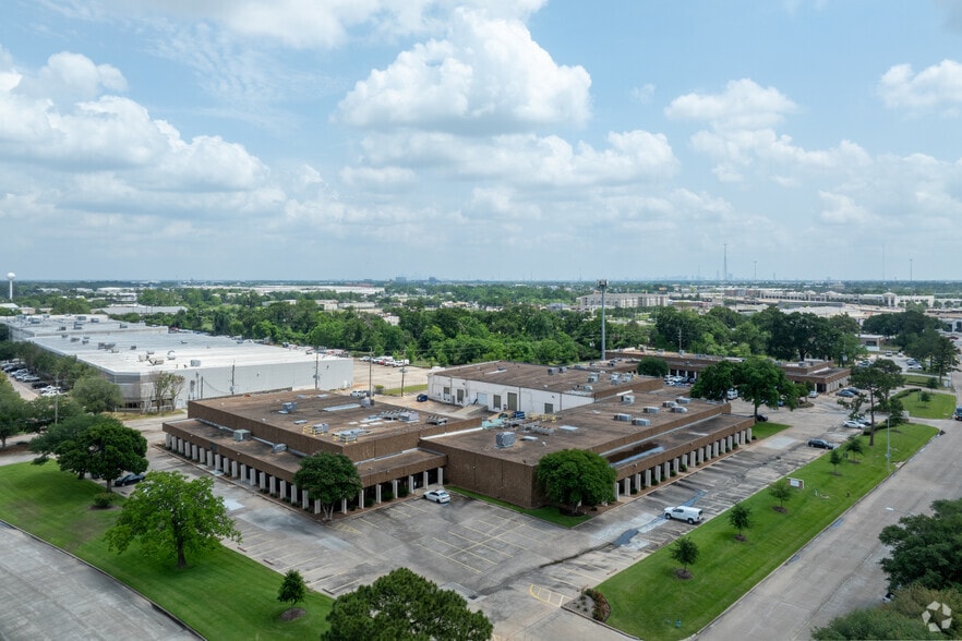 More Photos Of 7000-7070 Empire Central Dr, Houston Warehouse For Lease