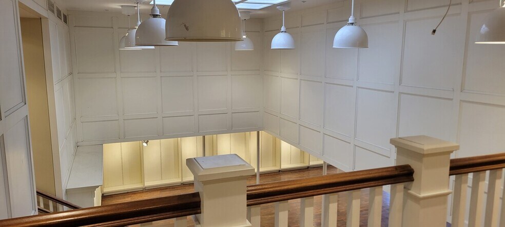 More Photos Of 32 Depot St, Manchester Center General Retail For Lease