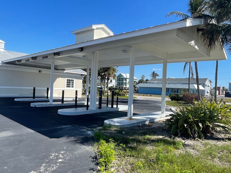 More Photos Of 6061 Estero Blvd, Fort Myers Bank For Sale
