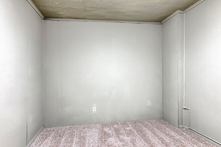 More Photos Of 1127 Merriam Ln, Kansas City Apartments For Sale