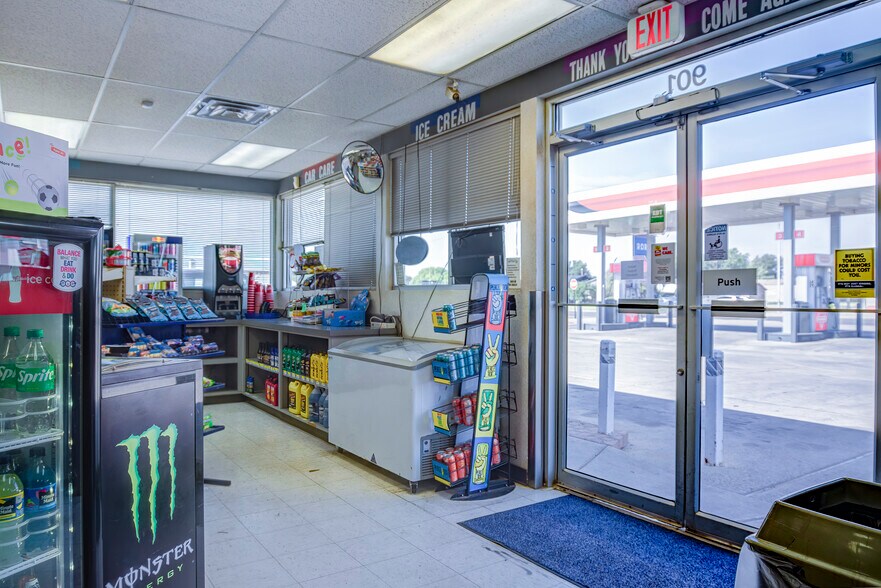 More Photos Of 901 N Prince St, Clovis General Retail For Sale