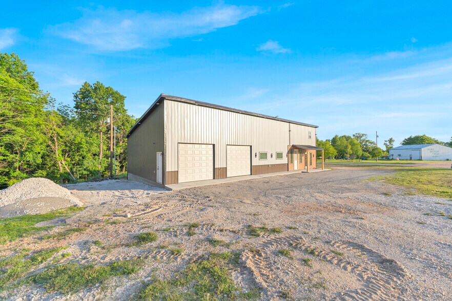 More Photos Of 15427 W Highway 12, Gentry Flex For Sale