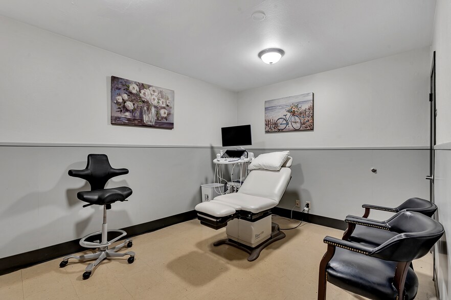 More Photos Of 1212 Clinic Dr, Tyler Healthcare For Sale