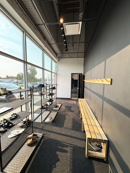 More Photos Of 333 28th St NE, Calgary Warehouse For Sale