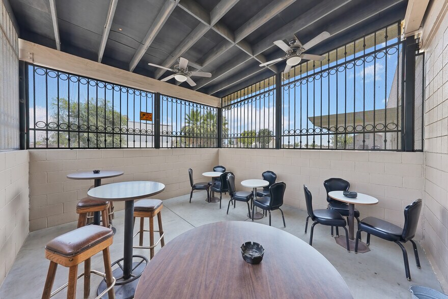 More Photos Of 44 N 19 1/2 Ave, Lemoore Restaurant For Sale