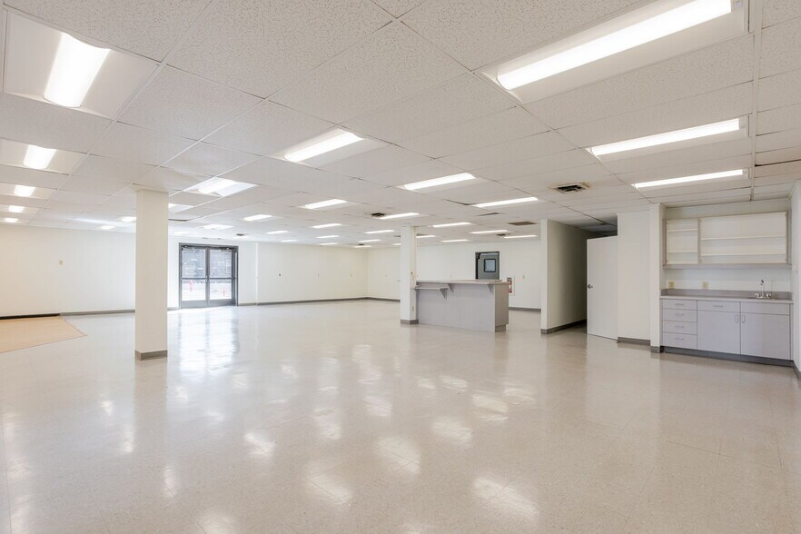 More Photos Of 999 NE 2nd St, Bend Freestanding For Lease