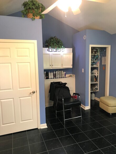 More Photos Of 510 Lancaster Rd, Pikeville Specialty For Lease