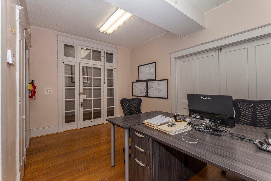 More Photos Of 3 N Court St, Frederick Office Residential For Lease
