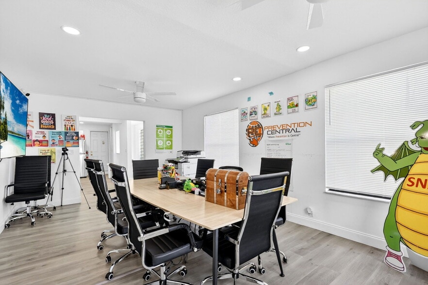 More Photos Of 129 N 5th St, Fort Pierce Storefront Retail Residential For Sale