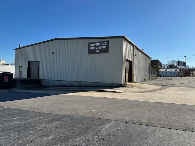 More Photos Of 532 Monroe St, Danville Freestanding For Sale