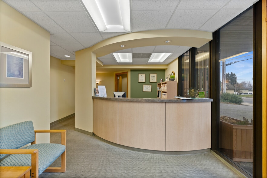 More Photos Of 7820-7822 27th St W, University Place Medical For Lease