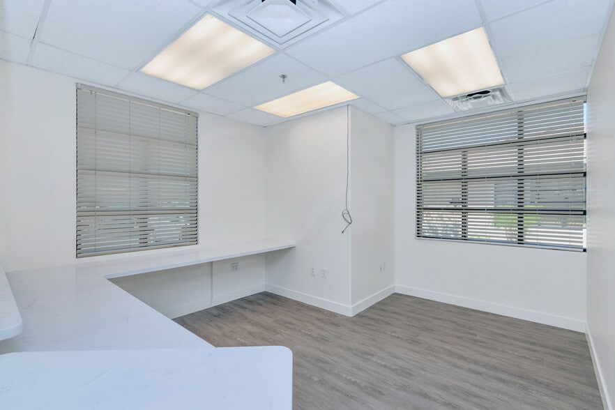 More Photos Of 130 S 63rd St, Mesa Medical For Lease