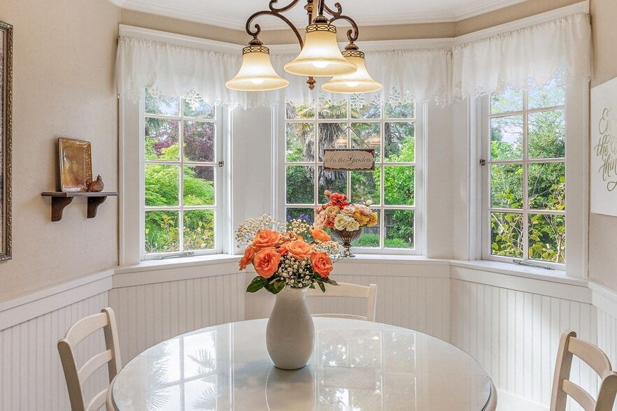 More Photos Of 2336 Table Rock Rd, Medford Freestanding For Sale