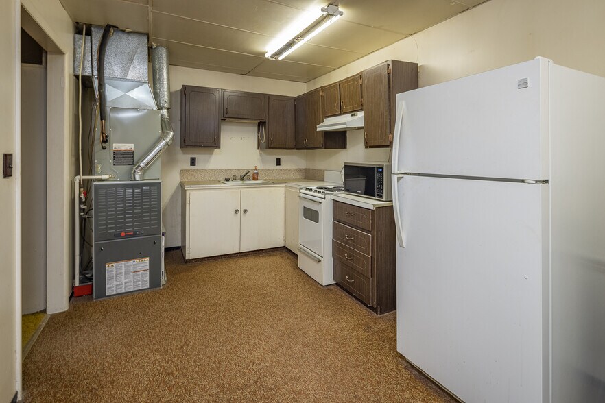 More Photos Of 15 W Main St, Green River Freestanding For Sale
