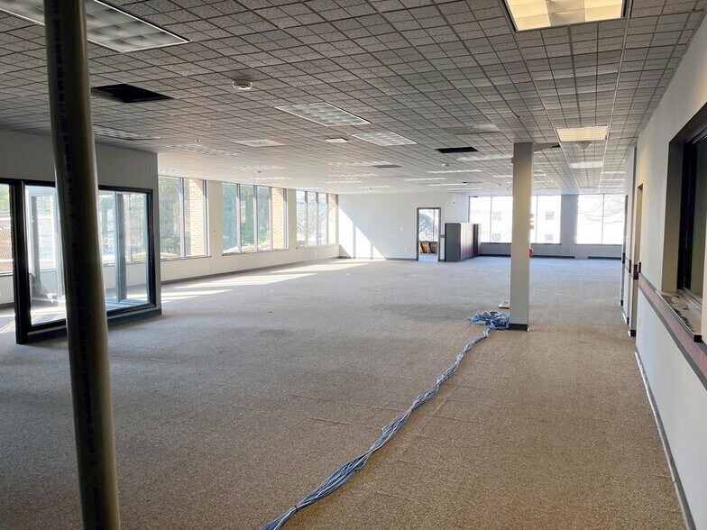 More Photos Of 3040 Industry Dr, Lancaster Flex For Sale
