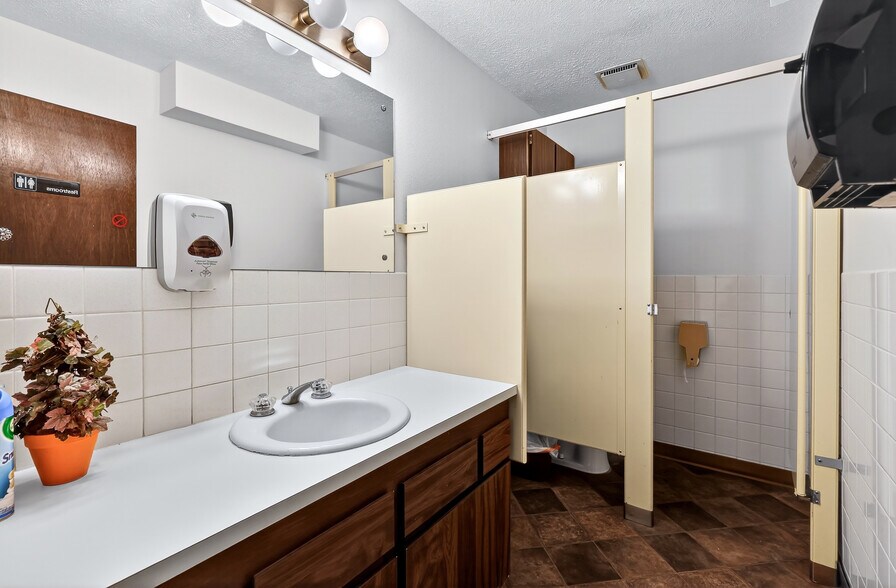 More Photos Of 524 N Mullan Rd, Spokane Loft Creative Space For Sale