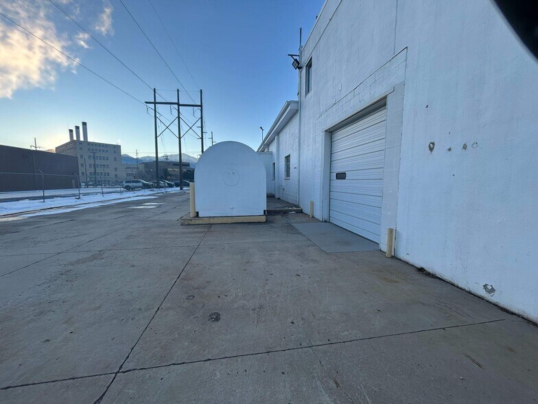 More Photos Of 3605-3625 N Stone Ave, Colorado Springs Distribution For Lease