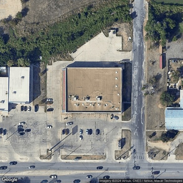 More Photos Of 8103 Marbach Rd, San Antonio Auto Repair For Lease