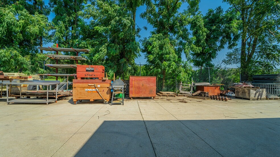 More Photos Of 139 Gatlin Dr, Griffith Industrial For Lease