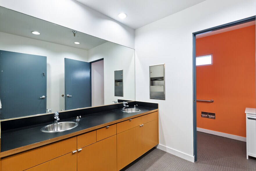 More Photos Of 2917 Santa Monica Blvd, Santa Monica Loft Creative Space For Lease