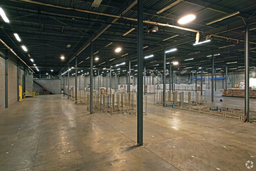 More Photos Of 572 S New St, Eden Distribution For Lease