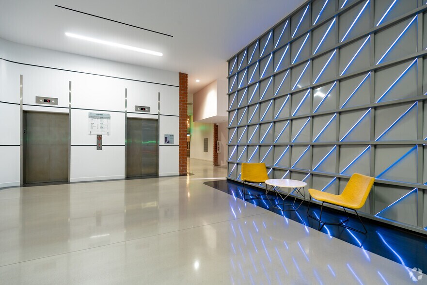 More Photos Of 6725 W Sunset Blvd, Los Angeles Office For Lease