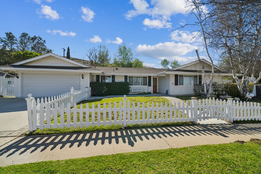 Primary Photo Of 142 W Columbia Rd, Thousand Oaks Healthcare For Sale