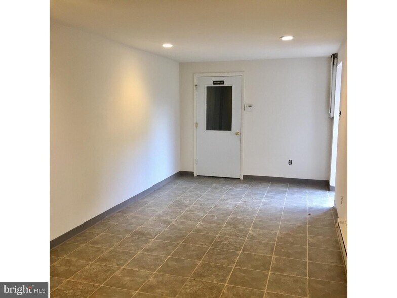 More Photos Of 86 Tomlinson Rd, Huntingdon Valley Light Distribution For Lease