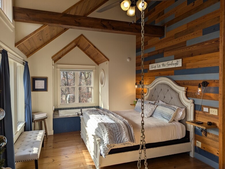 More Photos Of 70 Dogwood Rdg, Eureka Springs Hotel For Sale