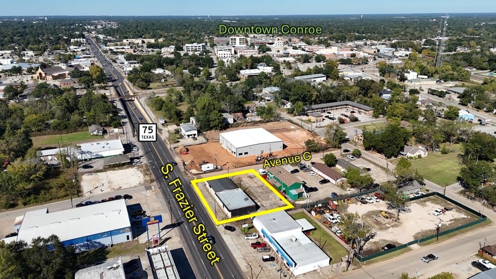 More Photos Of 200 S Frazier St, Conroe Bar For Sale