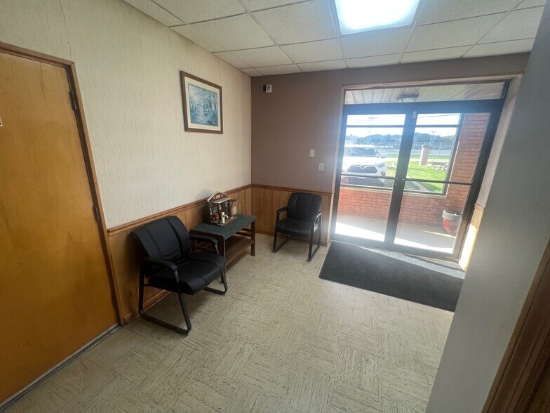 More Photos Of 209 Morris St, Dunbar Flex For Sale