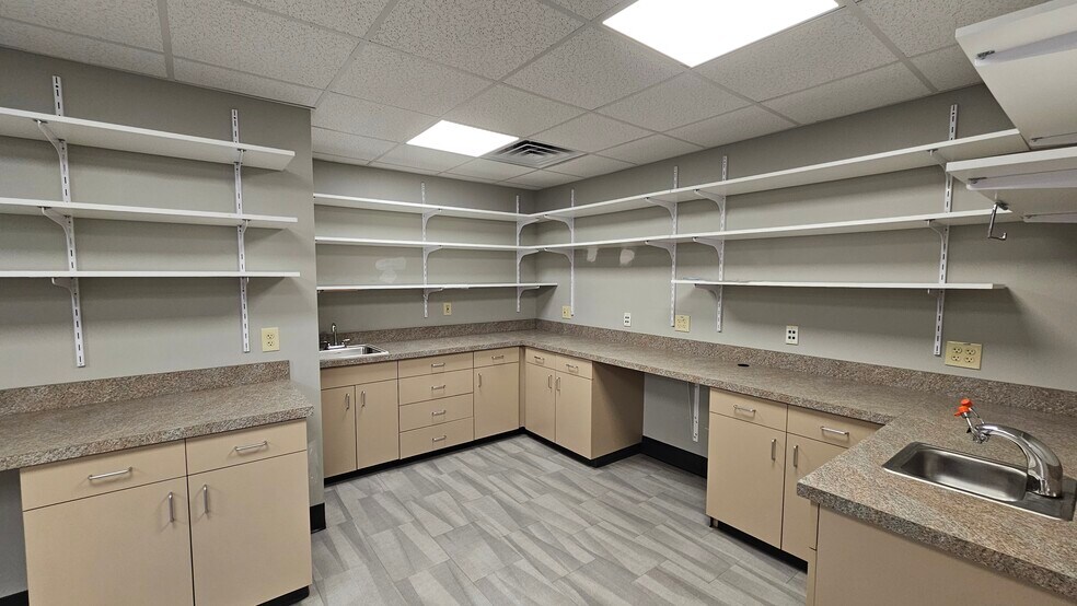 More Photos Of 1340 Lincoln Way E, Chambersburg Office For Lease