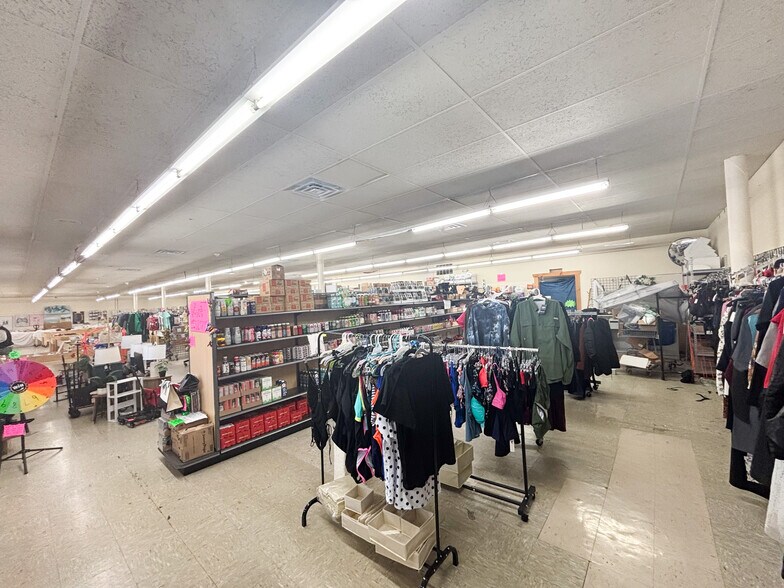 More Photos Of 304 E Jackson St, Willard Unknown For Lease